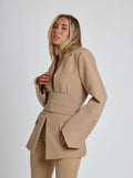 Blazer til kvinder med bredt bælte og markeret talje - Khaki
