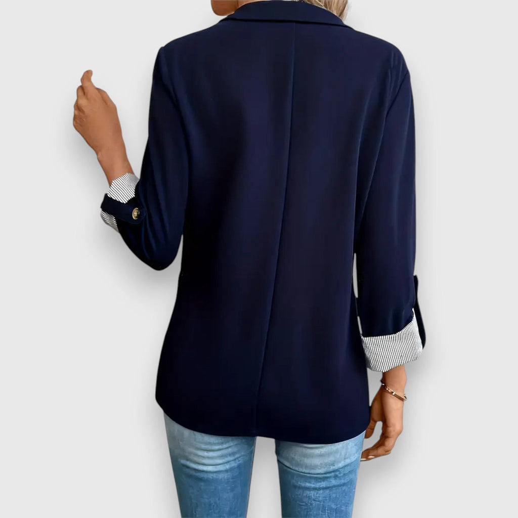 Blazer til kvinder med revers og ærmer der kan smøges