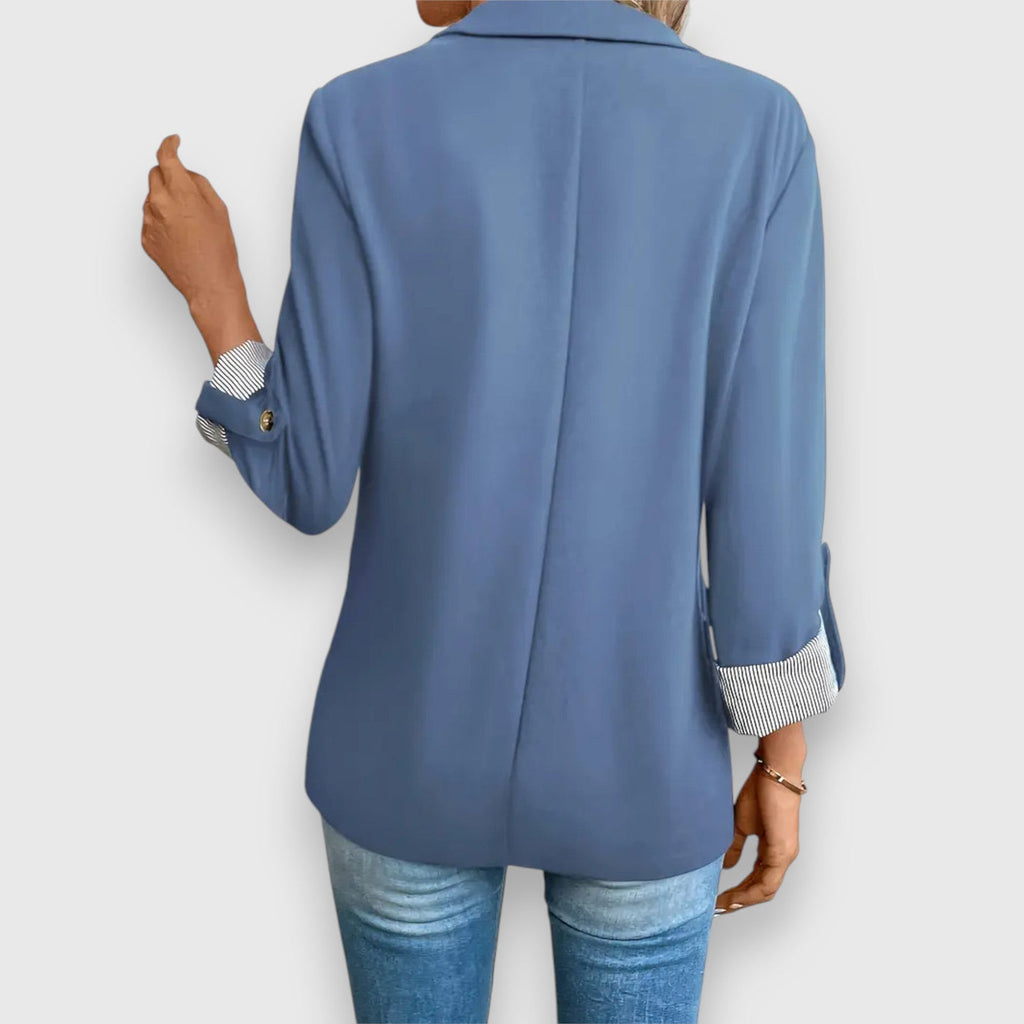 Blazer til kvinder med revers og ærmer der kan smøges
