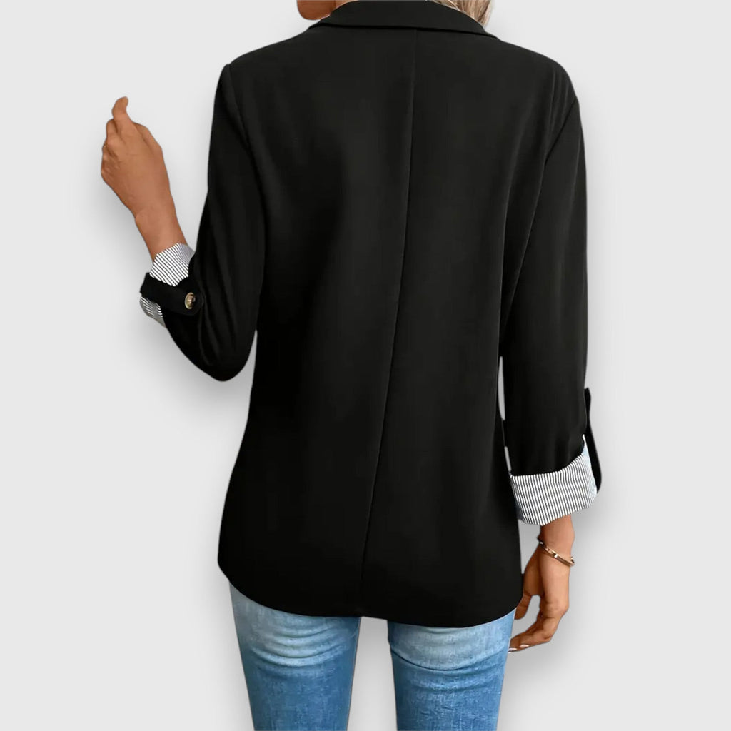 Blazer til kvinder med revers og ærmer der kan smøges