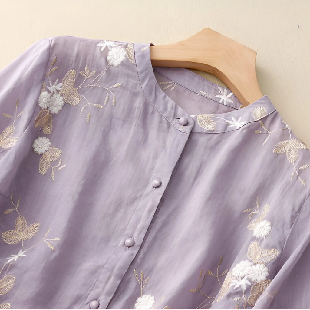 Bluse til kvinder med broderi og gennemsigtige ærmer