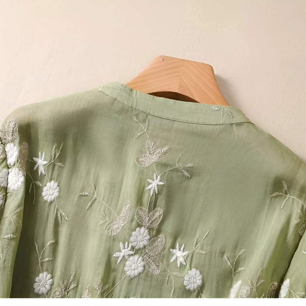 Bluse til kvinder med broderi og gennemsigtige ærmer