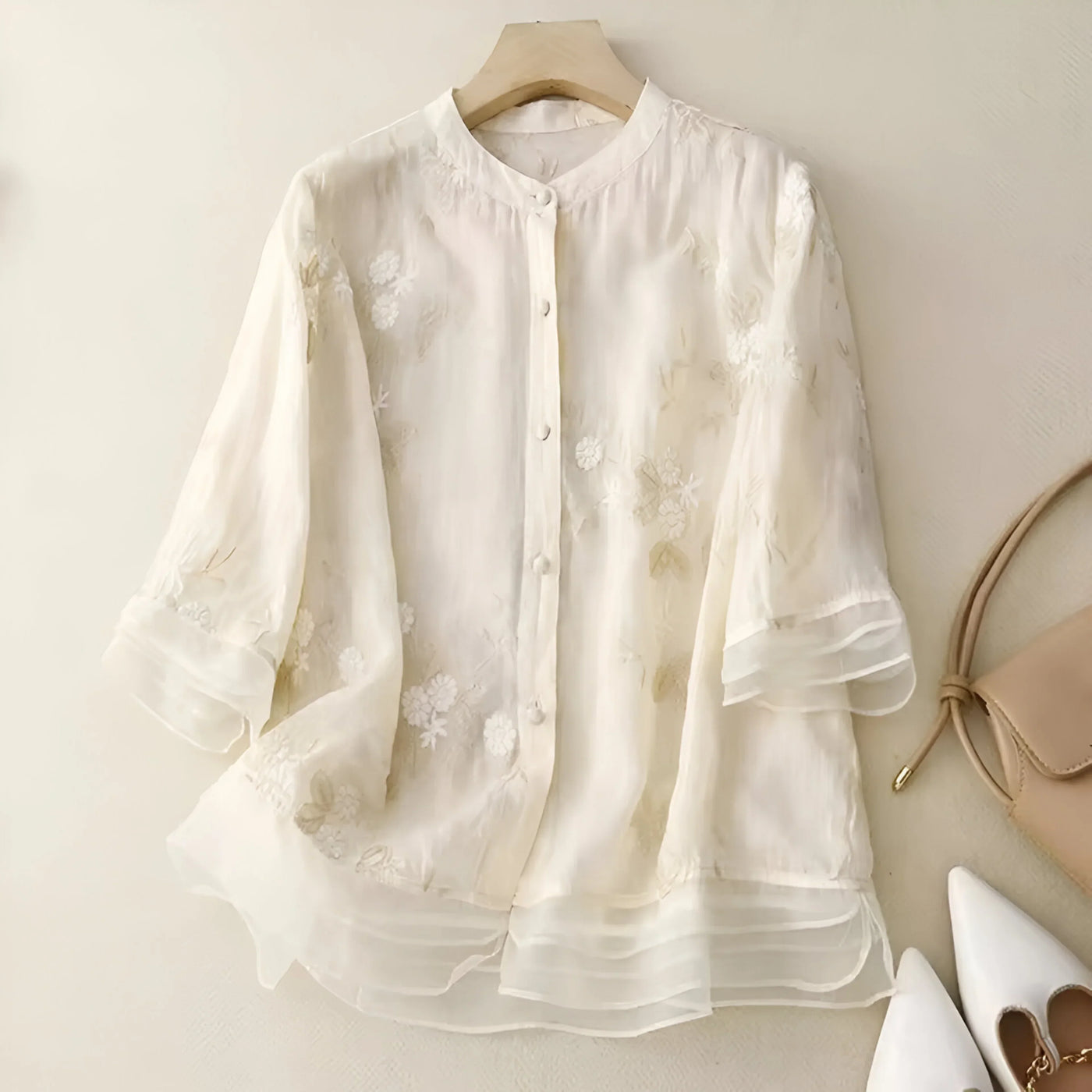 Bluse til kvinder med broderi og gennemsigtige ærmer - Beige