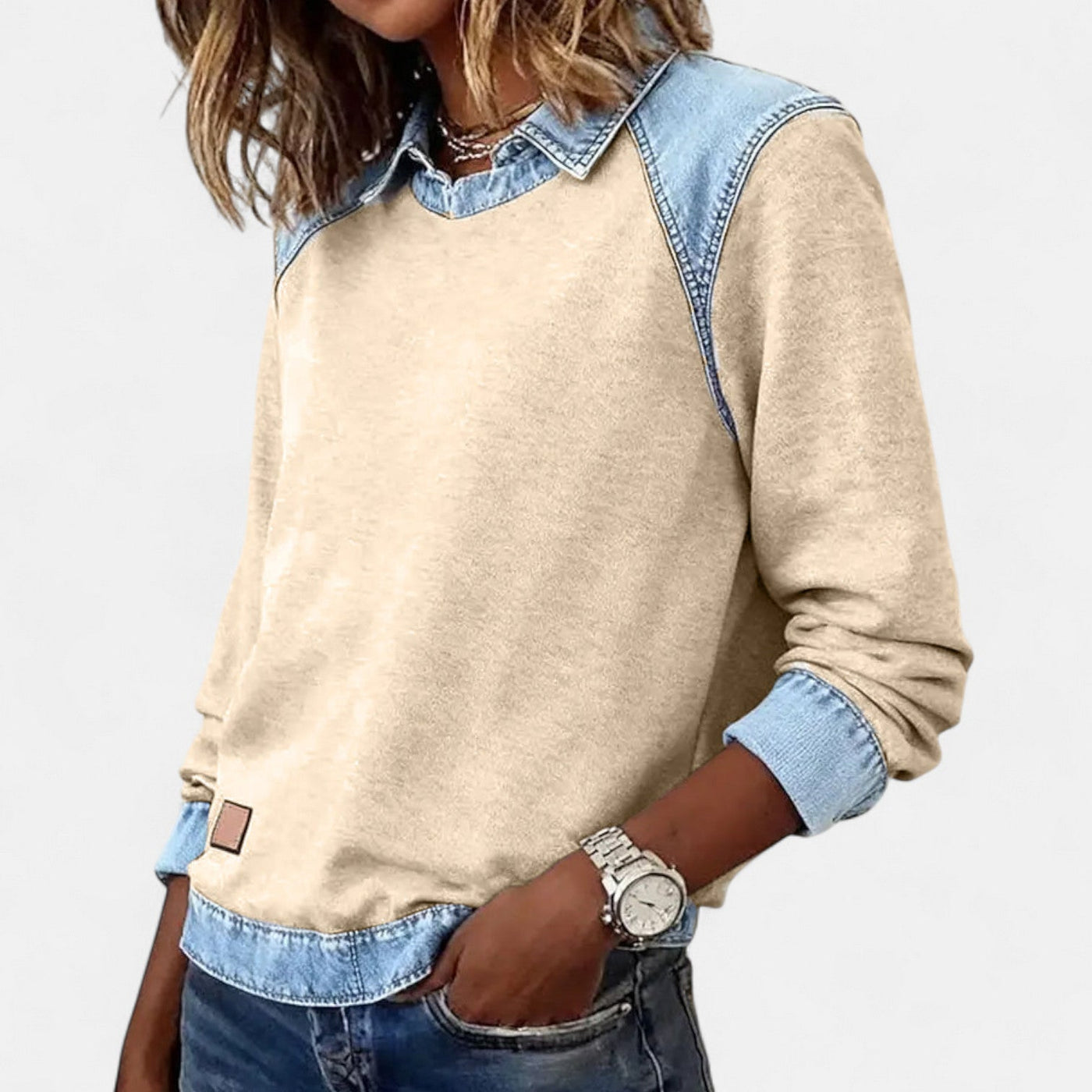 Bluse til kvinder med denimkrave og kontrastindsats