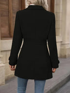 Kort frakke til kvinder med revers og taljesøm