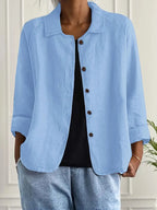 Kort overshirt til kvinder med knaplukning og krave