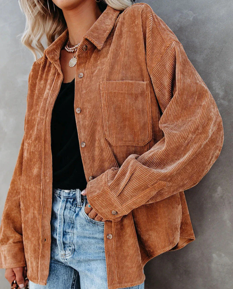Overshirt til kvinder med riflet overflade og brystlomme - Brun