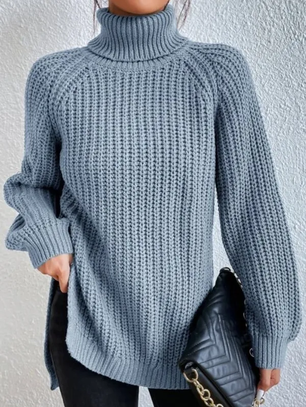 Ribstrikket pullover til kvinder med høj hals og slids - Lyseblå