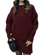 Strikset til kvinder med pullover og kort nederdel